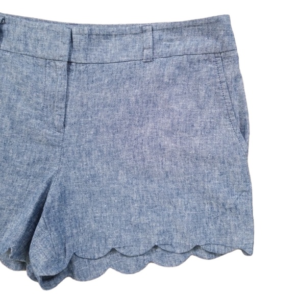 LOFT Blue Chambray Scallop 4 Inch Linen Blend Shorts Size: 8 - Picture 2 of 7
